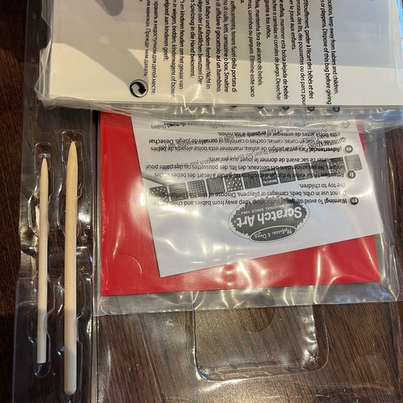 Deluxe unopened and unused scratch art kit - Picture 3 of 5